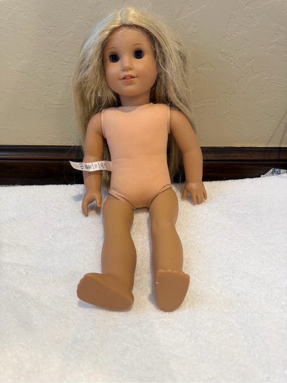 American Girl Doll 2017 blonde hair dark eyes
